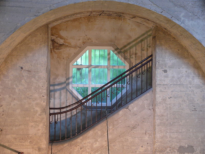 Datei:Achteckiges Seitenfenster.jpg