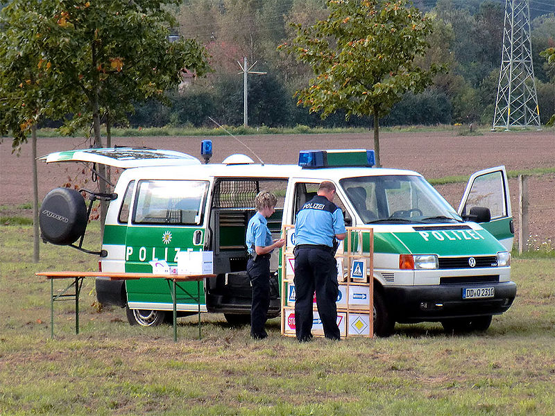 Datei:Drachenfest 2011 - Polizei.jpg