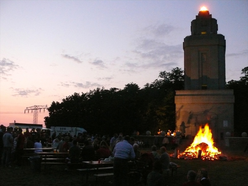Datei:Sonnenwendfeier 2009 - Feuer.jpg